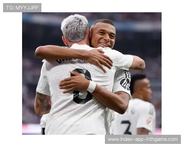 姆巴佩新造型曝光，球迷惊呼像偶像剧男主