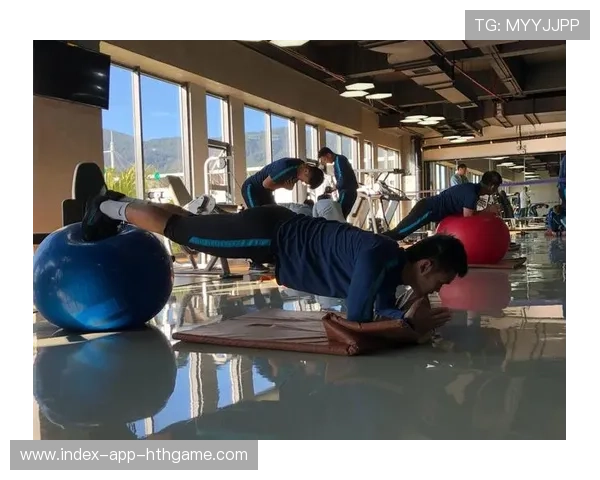 体能训练：赛季中体能保存与轮换策略解析，体能储备一般要多久